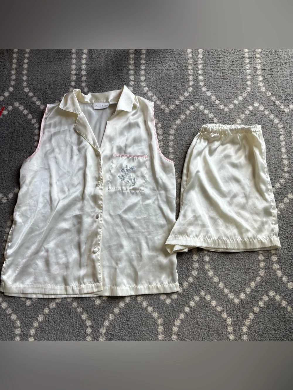 Intimate Essentials - 90s Vintage Cottagecore Cream Satin PJ Set - SIZE 1X